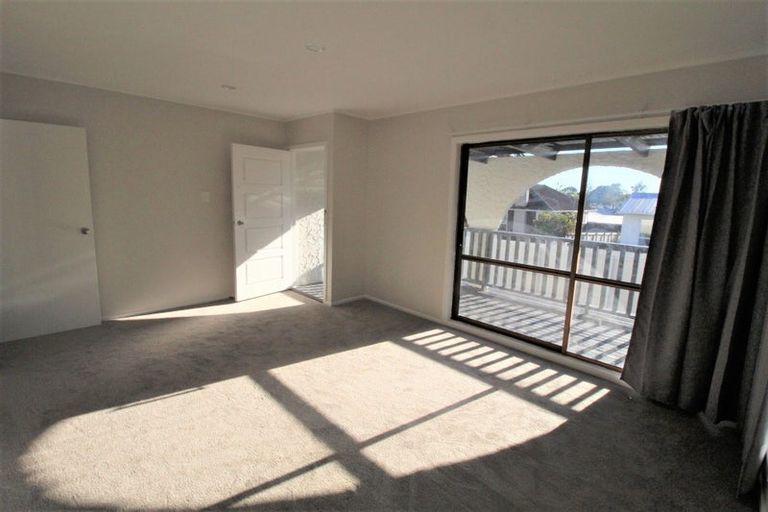 Photo of property in 44 Kervil Avenue, Te Atatu Peninsula, Auckland, 0610