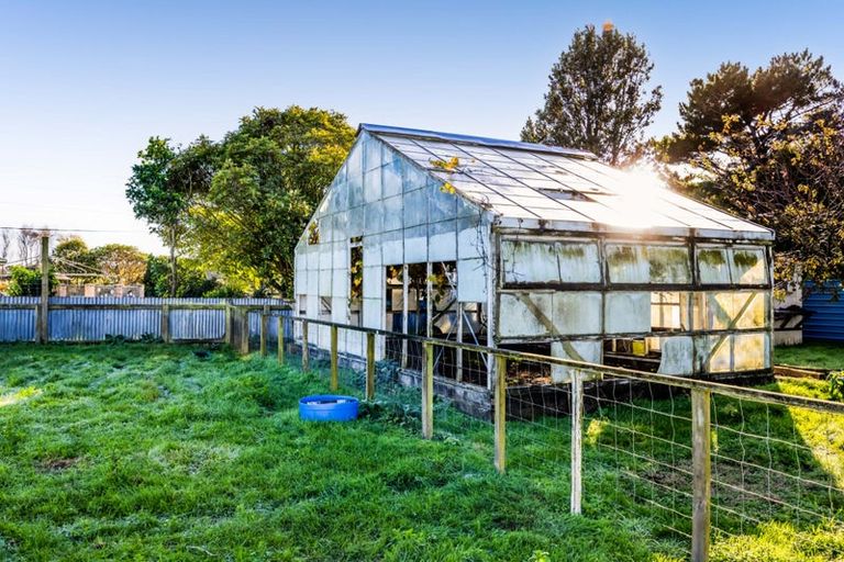 Photo of property in 40 Bear Street, Waverley, 4510