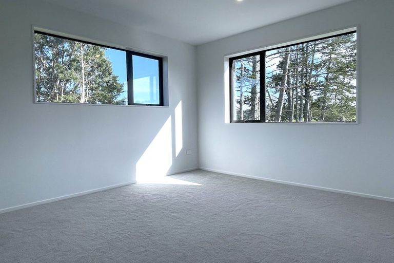 Photo of property in 84 Station Road, Kumeu, 0891