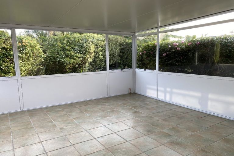 Photo of property in 3 Delisle Place, Windsor Park, Auckland, 0632