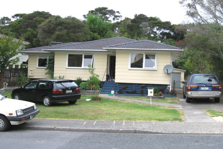 Photo of property in 23 Beaudine Avenue, Glenfield, Auckland, 0629
