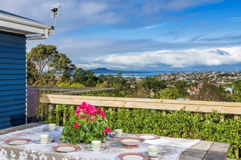 Photo of property in 72 Carlisle Road, Browns Bay, Auckland, 0632