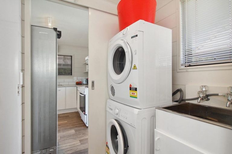 Photo of property in 17a Leaming Place, Clarks Beach, 2122