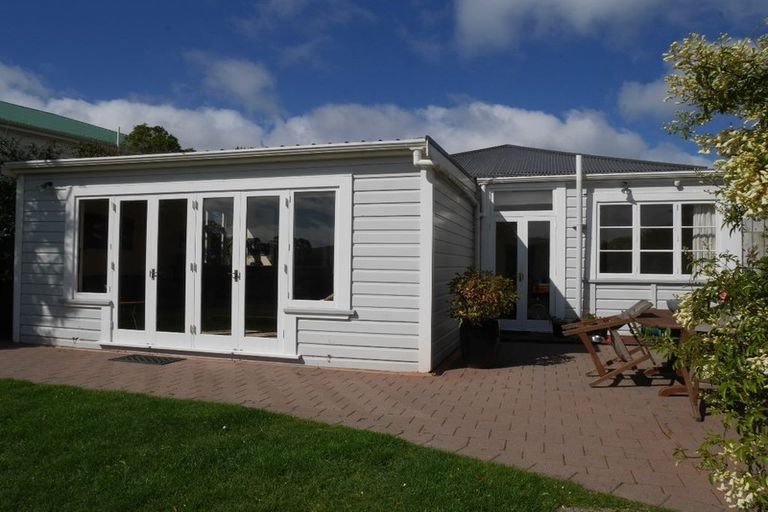 Photo of property in 152 Kelburn Parade, Kelburn, Wellington, 6012