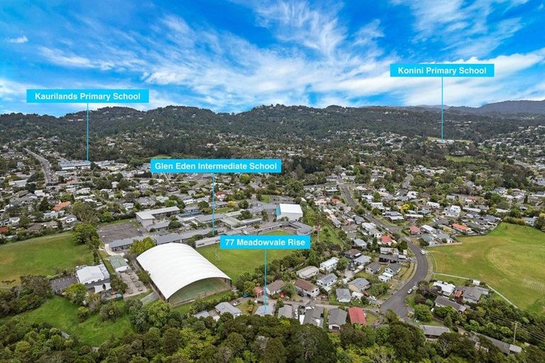 Photo of property in 77 Meadowvale Rise, Titirangi, Auckland, 0604