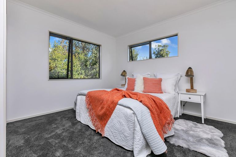 Photo of property in 40a Roberts Road, Glenfield, Auckland, 0629