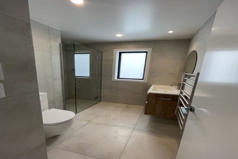 Photo of property in 16d Hamurana Place, Te Atatu Peninsula, Auckland, 0610