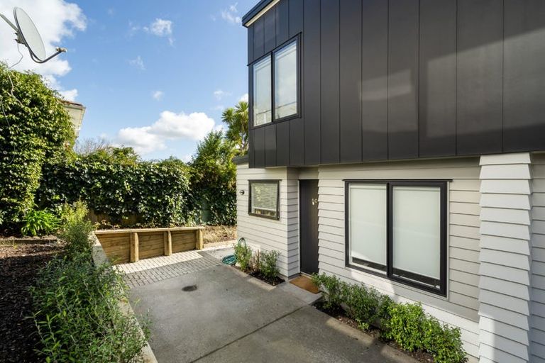 Photo of property in 5c Nea Place, Hillcrest, Auckland, 0627