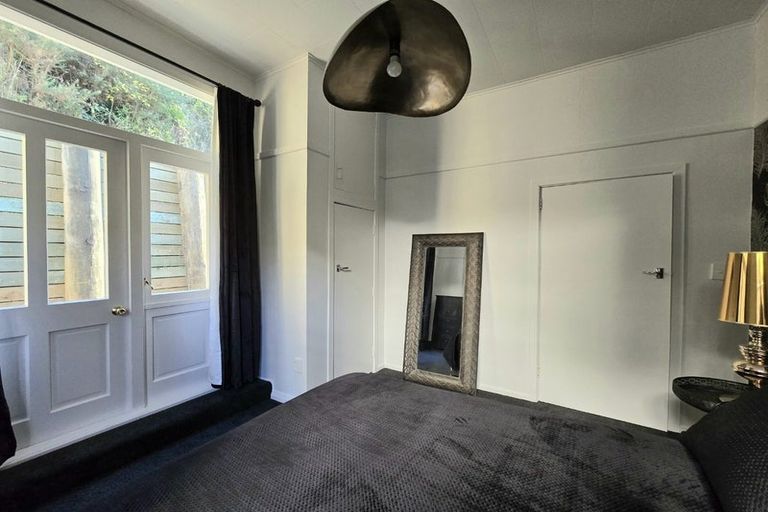 Photo of property in 35 Patanga Crescent, Thorndon, Wellington, 6011