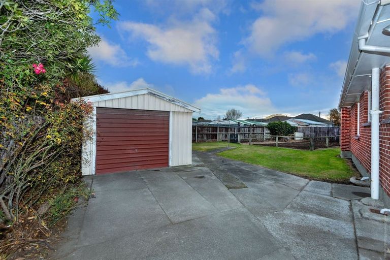 Photo of property in 17 Tenby Place, Avondale, Christchurch, 8061