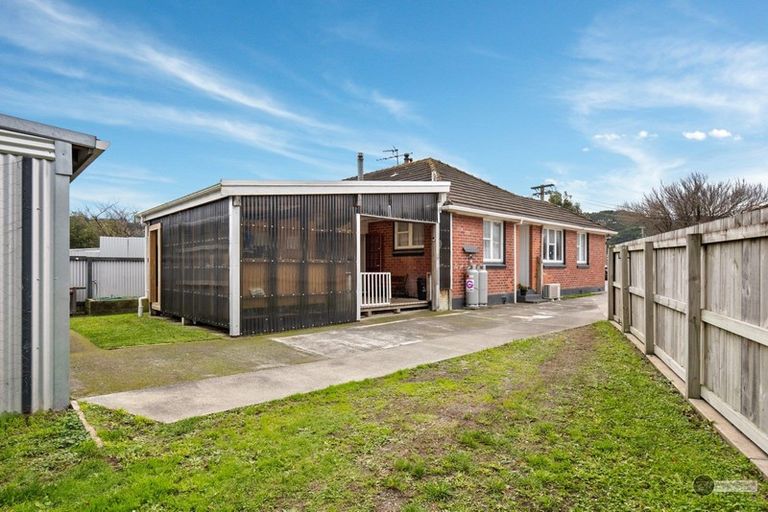 Photo of property in 5 Johnston Grove, Taita, Lower Hutt, 5011