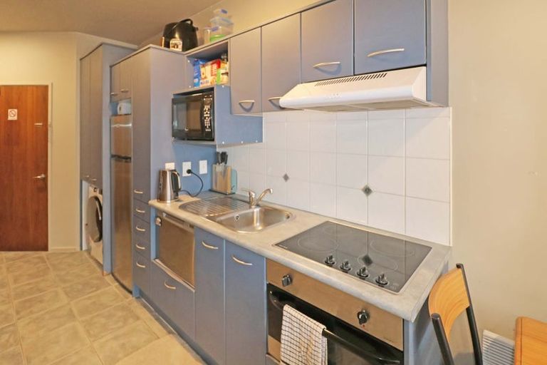 Photo of property in Atrium Towers, 2e/154 The Terrace, Wellington Central, Wellington, 6011