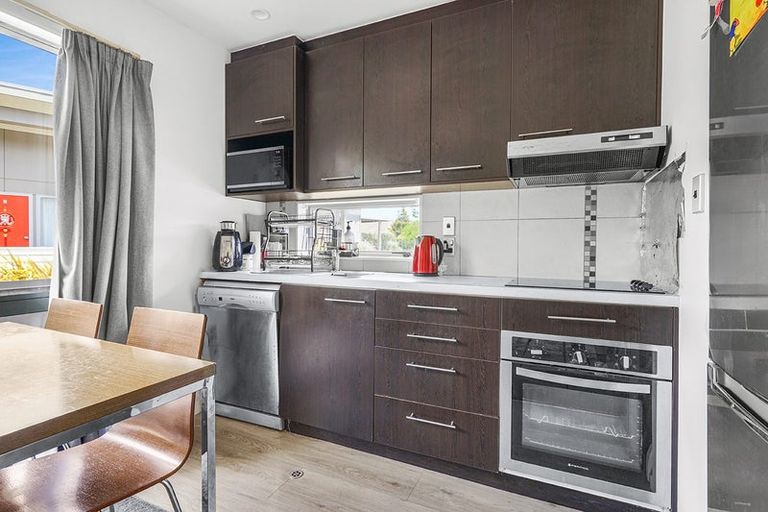 Photo of property in 16a Dowding Street, Melville, Hamilton, 3206