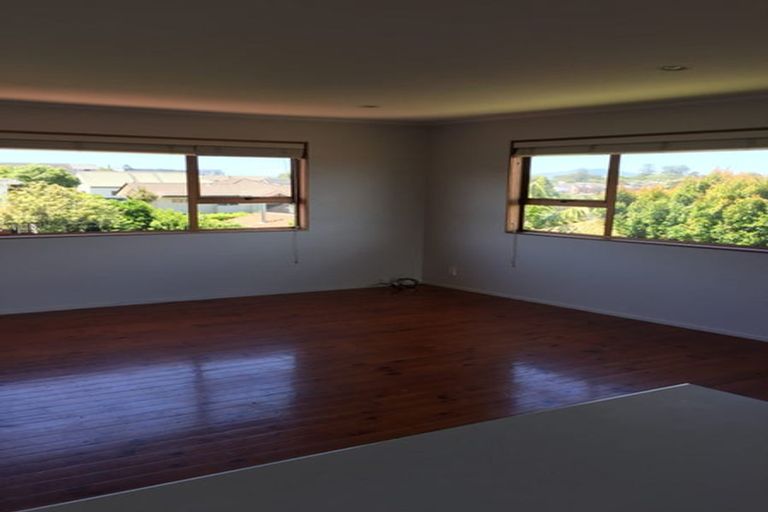 Photo of property in 2/26 Bayview Road, Hauraki, Auckland, 0622