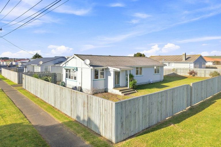 Photo of property in 24 Titoki Street, Castlecliff, Whanganui, 4501
