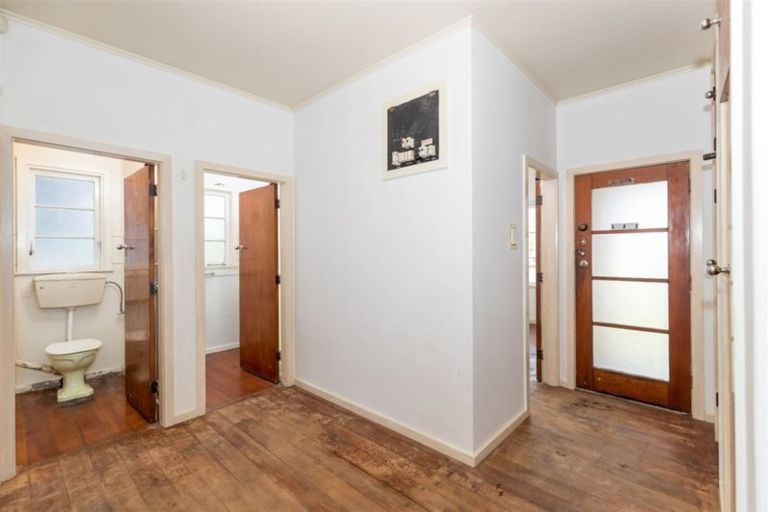 Photo of property in 2 Old Farm Road, Hamilton East, Hamilton, 3216