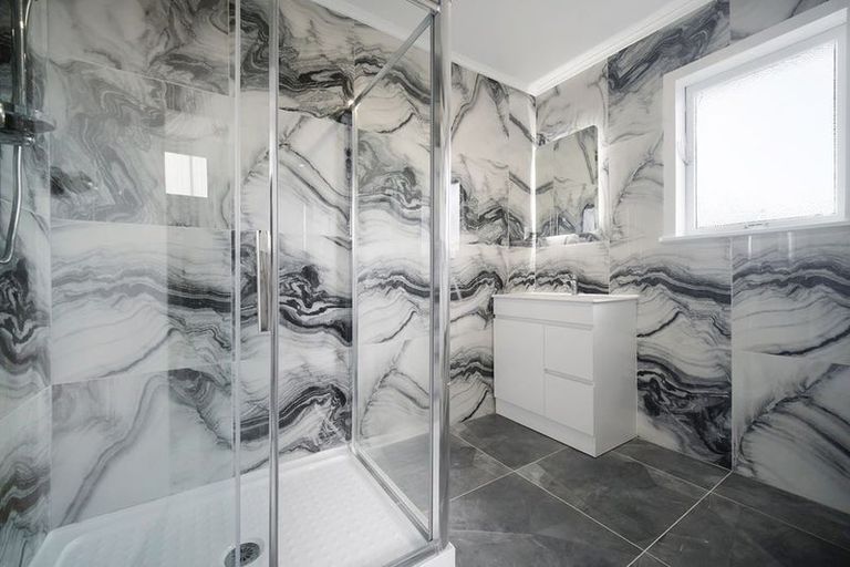 Photo of property in 16 Sylvan Crescent, Te Atatu South, Auckland, 0610