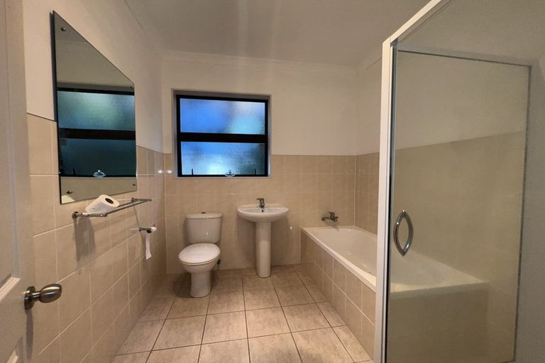 Photo of property in 8 Bruce Road, Glenfield, Auckland, 0629