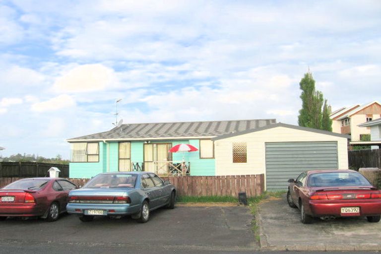 Photo of property in 22 Glen Close, Glen Eden, Auckland, 0602