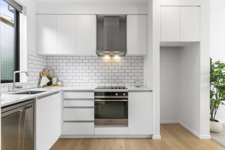 Photo of property in 2/62 Spenmoor Street, Newlands, Wellington, 6037