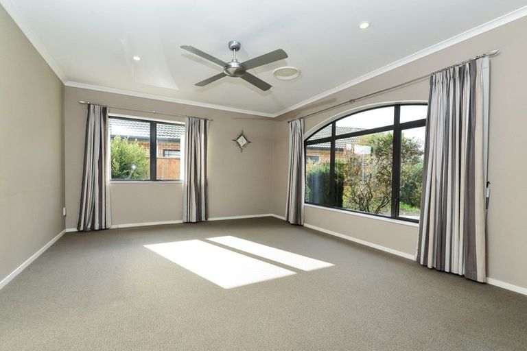 Photo of property in 54 Saint James Drive, Huntington, Hamilton, 3210