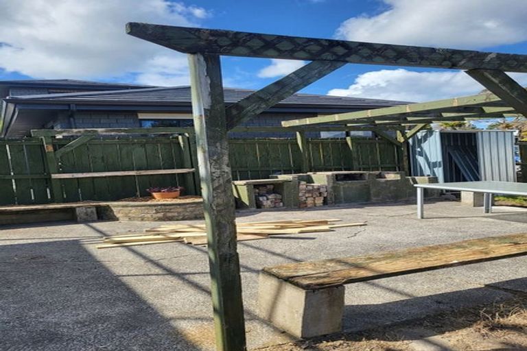 Photo of property in 4 Beazley Place, Glendene, Auckland, 0602