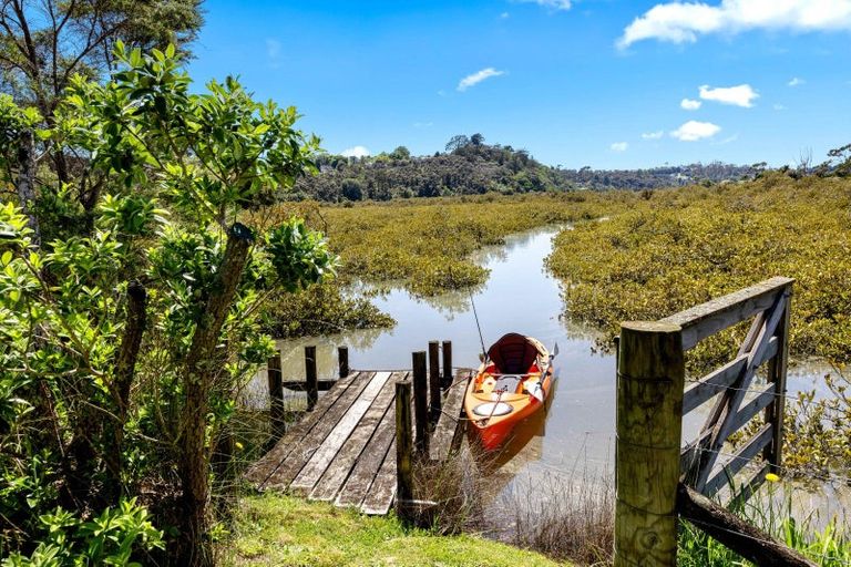 Photo of property in 85 Whangaparaoa Road, Red Beach, 0932