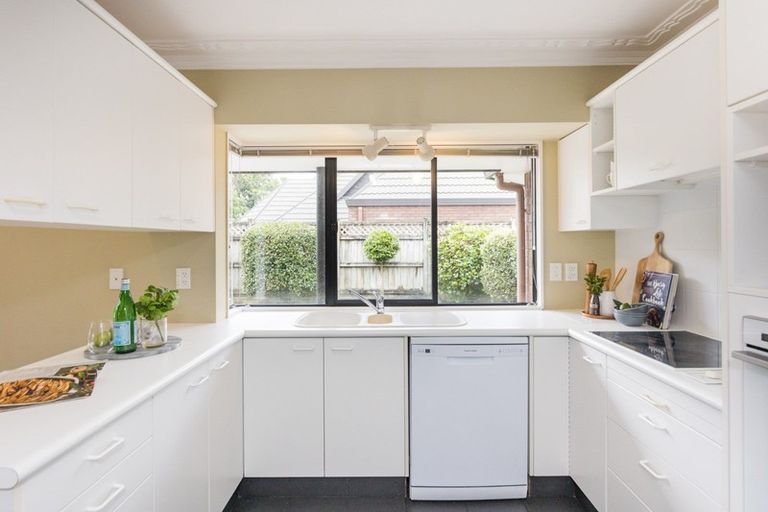 Photo of property in 15a Phoenix Avenue, Hokowhitu, Palmerston North, 4410