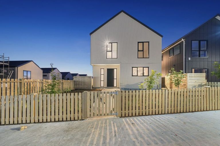 Photo of property in 4 Kiekie Street, Westgate, 0814