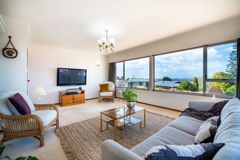 Photo of property in 15 Colin Wild Place, Glenfield, Auckland, 0629