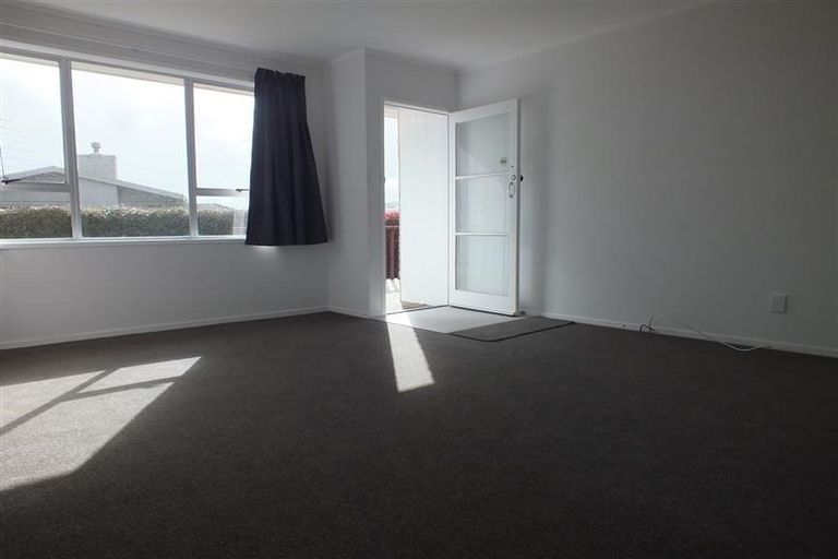 Photo of property in 1/1 Doment Crescent, Orewa, 0931