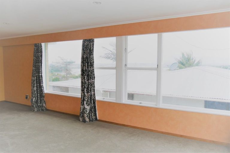 Photo of property in 2a Hoskins Avenue, Hillsborough, Auckland, 1042