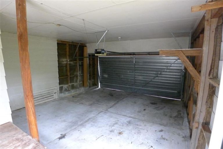 Photo of property in 1/33 Deanna Drive, West Harbour, Auckland, 0618