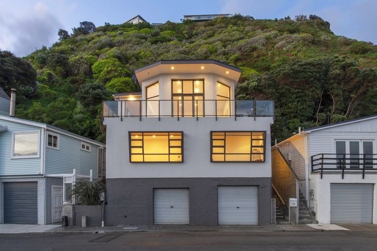 Photo of property in 160 The Esplanade, Houghton Bay, Wellington, 6023