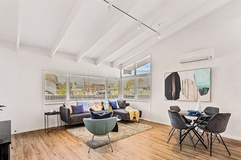 Photo of property in 1/1a Yeovil Road, Te Atatu Peninsula, Auckland, 0610