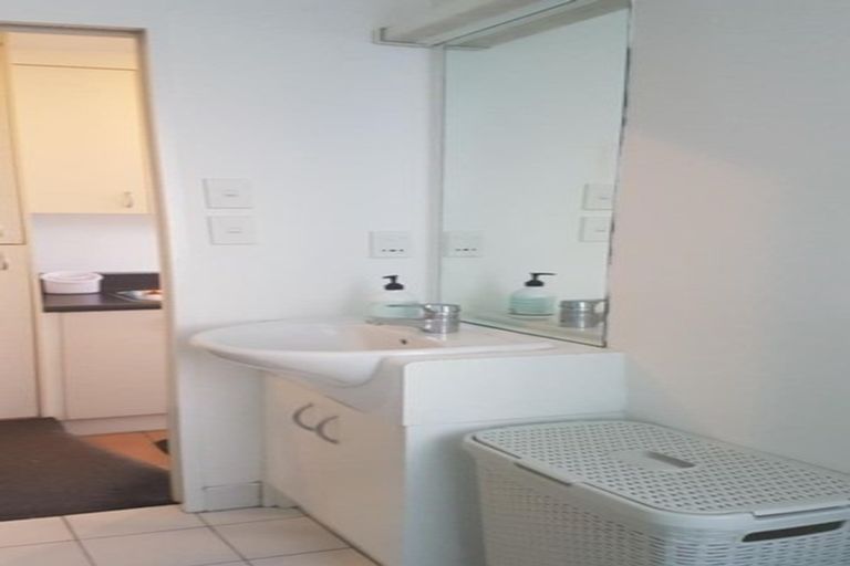 Photo of property in Terrace Garden Apartments, 2h/120 The Terrace, Wellington Central, Wellington, 6011