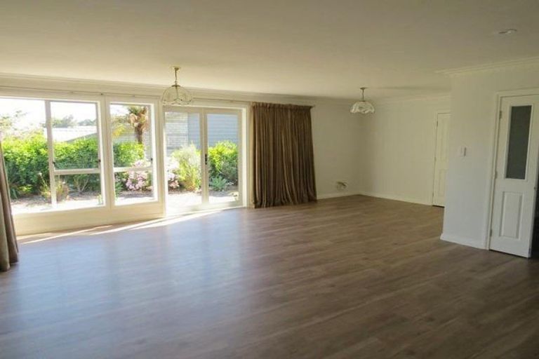 Photo of property in 5 Flight Place, Lower Vogeltown, New Plymouth, 4310