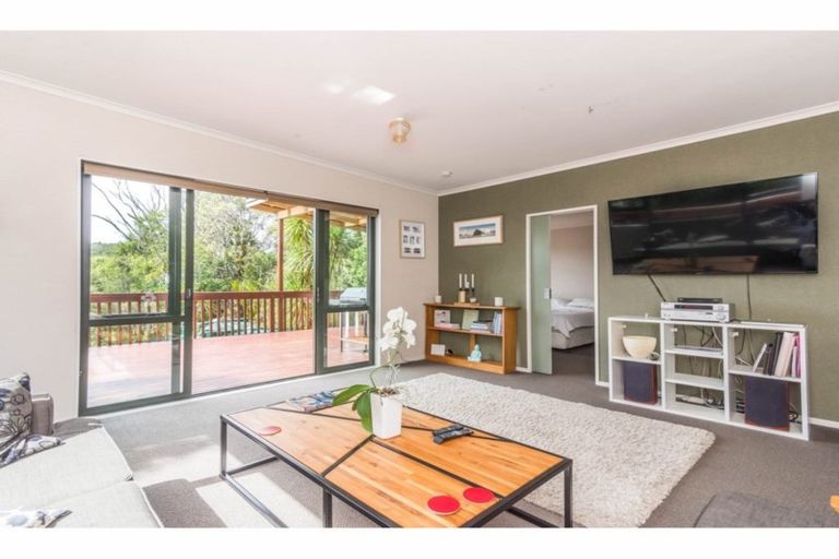 Photo of property in 111 Anawhata Road, Anawhata, New Lynn, 0772