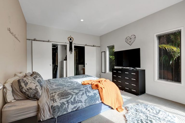 Photo of property in 10 Caledonia Place, Highlands Park, New Plymouth, 4312