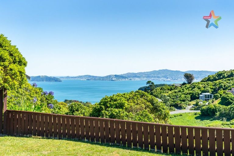 Photo of property in 11 Jasmine Grove, Maungaraki, Lower Hutt, 5010