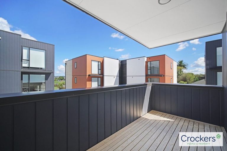 Photo of property in 10/10 Treasure Lane, Te Atatu South, Auckland, 0610