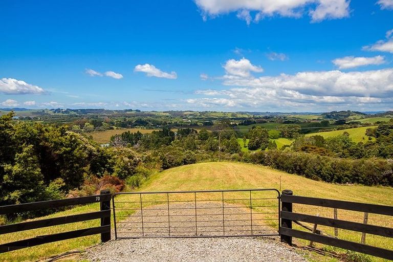 Photo of property in 70 Upper Whangateau Road, Big Omaha, 0985