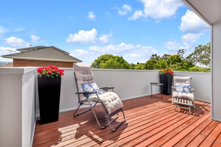 Photo of property in 1/180 Sandspit Road, Shelly Park, Auckland, 2014