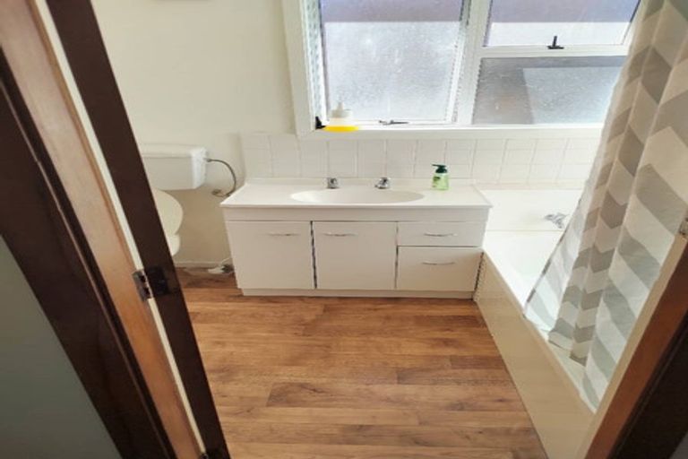 Photo of property in 15 Hooker Avenue, Bryndwr, Christchurch, 8053