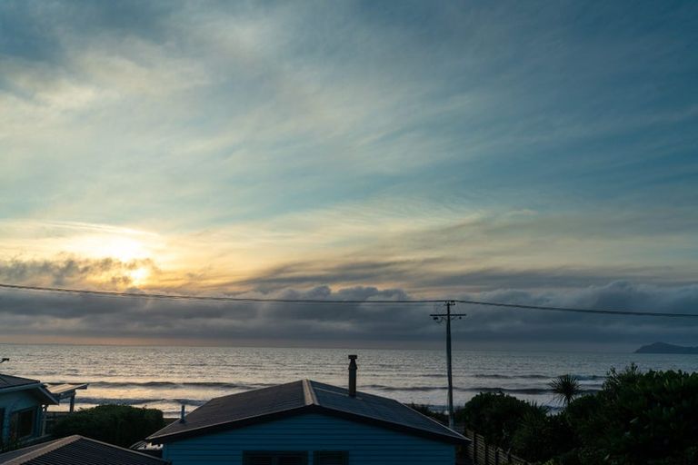 Photo of property in 77 The Parade, Paekakariki, 5034