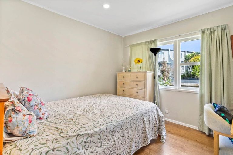 Photo of property in 2/13 Ocean View Road, Hillcrest, Auckland, 0627