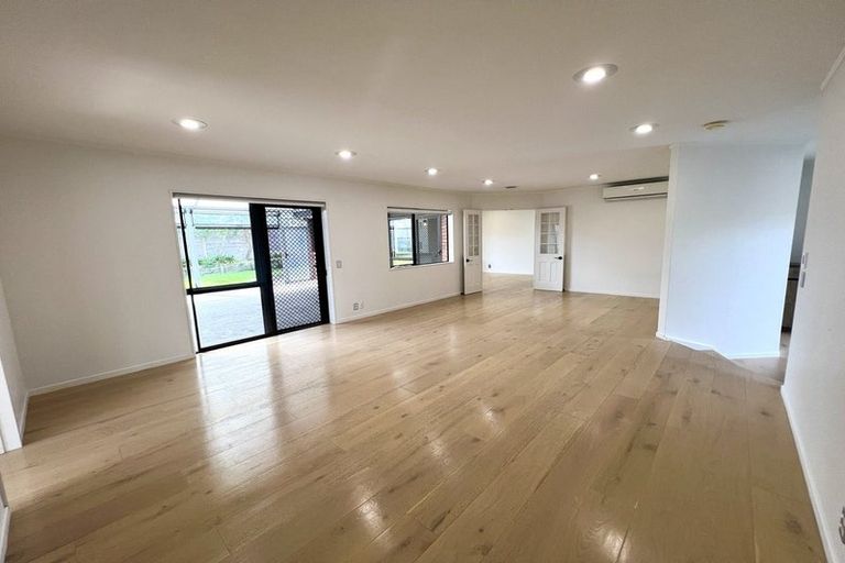 Photo of property in 9 West Fairway, Golflands, Auckland, 2013