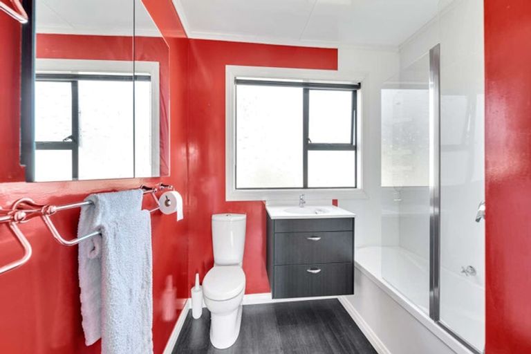 Photo of property in 24 Halsey Street, Clinton, 9534