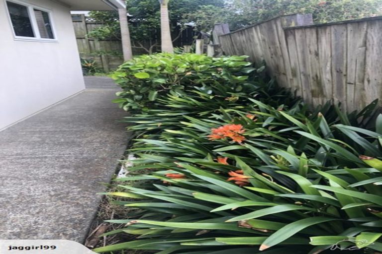 Photo of property in 3/4a Corrella Road, Belmont, Auckland, 0622