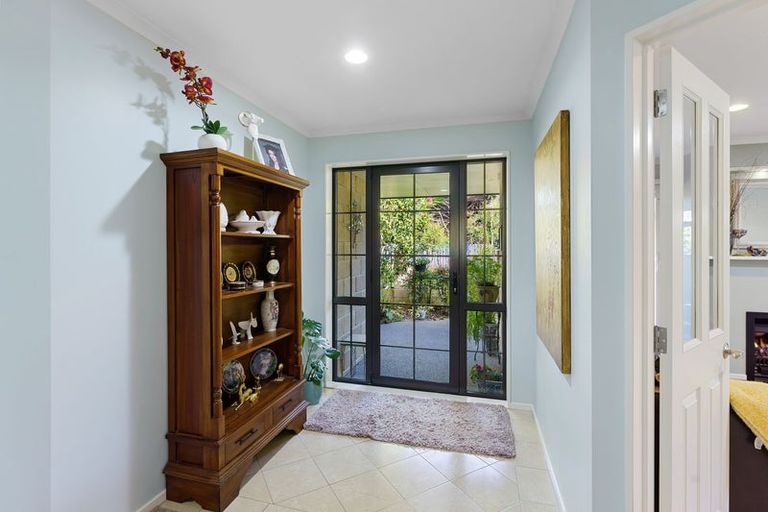 Photo of property in 387a Te Moana Road, Waikanae, 5036